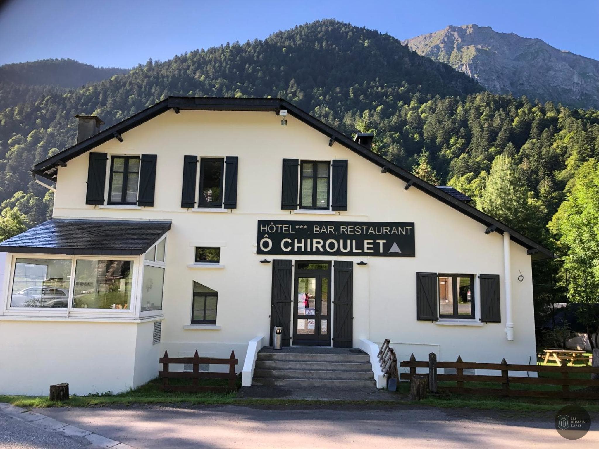 Vue extérieure de l'hôtel Ô Chiroulet en Occitanie