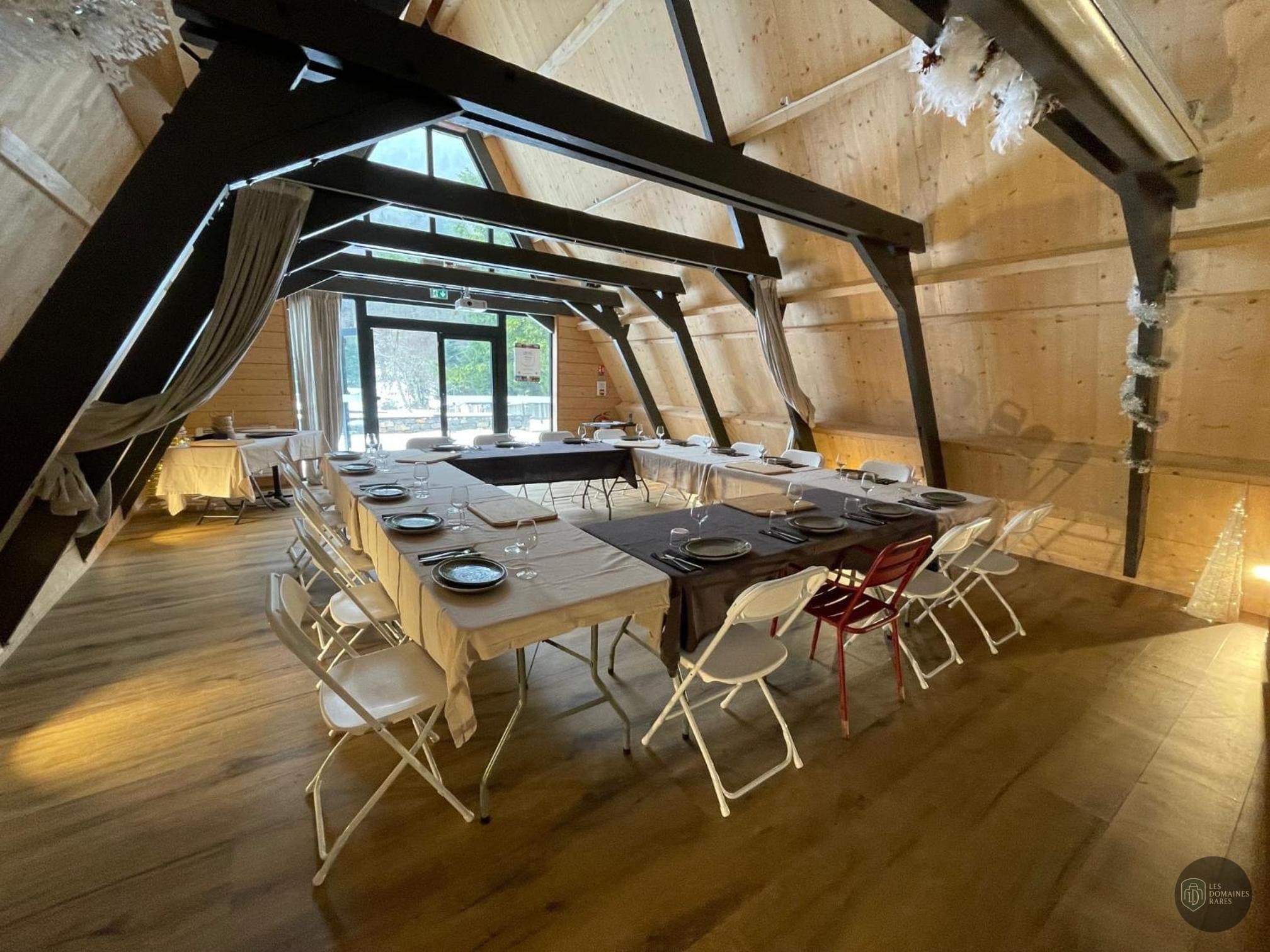 Espace intérieur de l'hôtel Ô Chiroulet en Occitanie