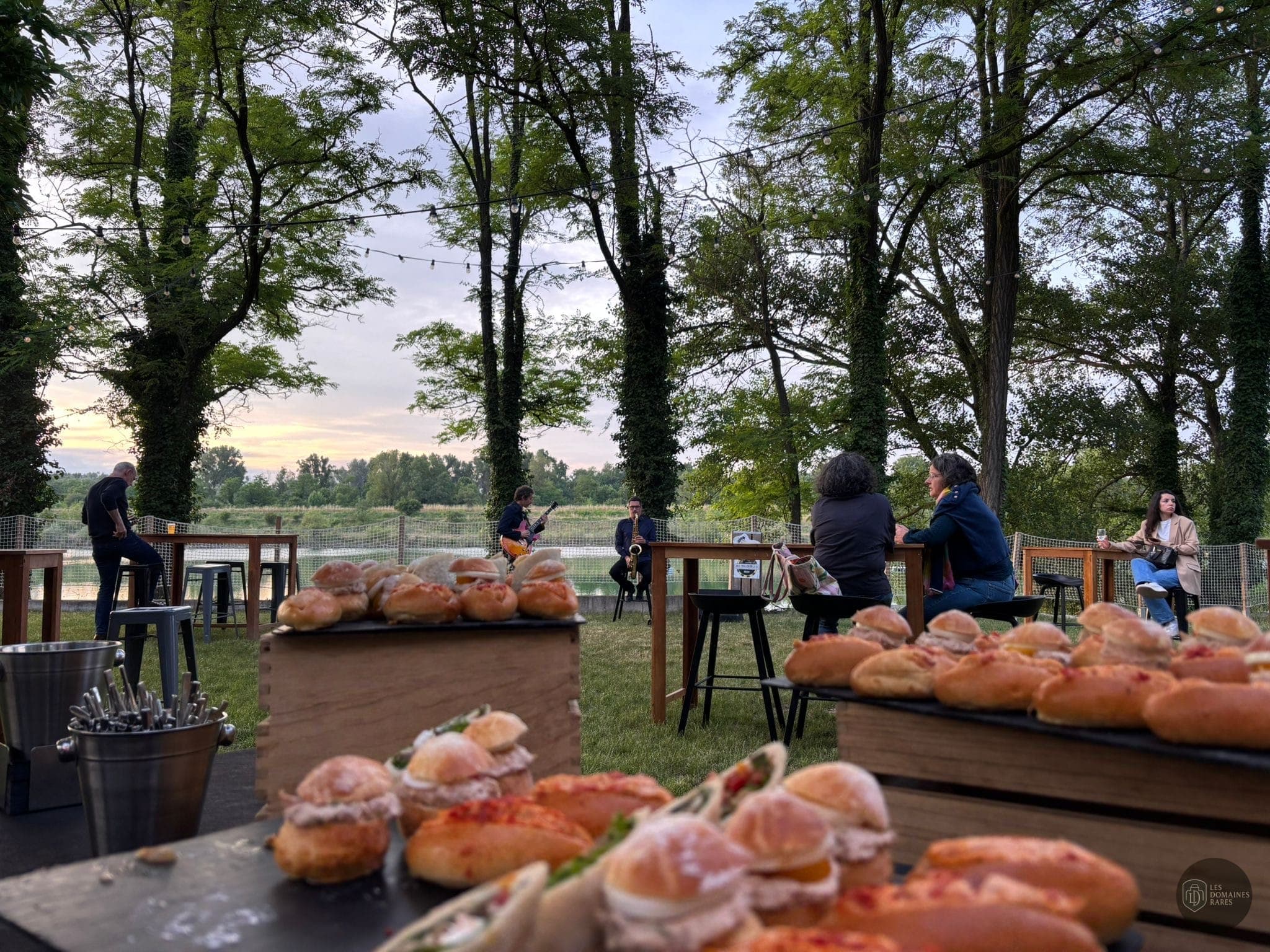 Buffet extérieur avec animation musicale