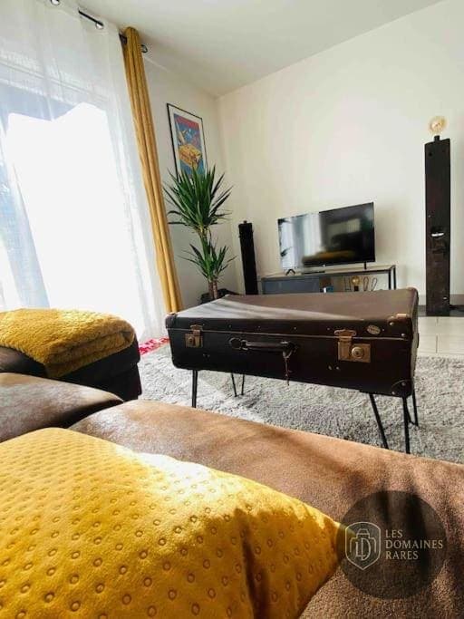 750 grammes, l'Atelier — Extérieur