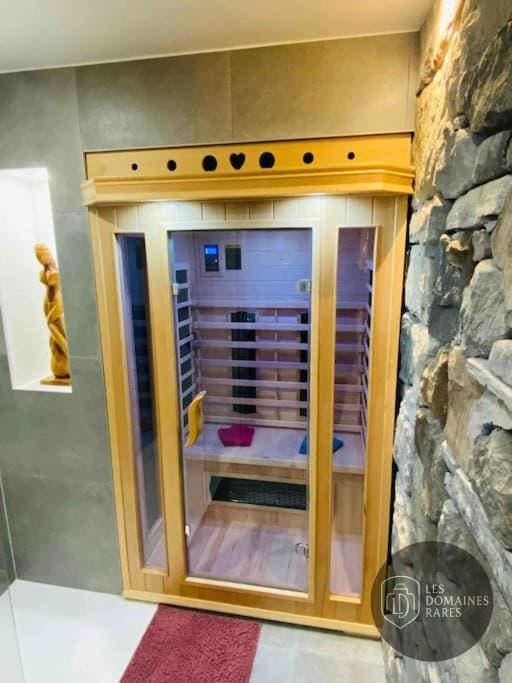750 grammes, l'Atelier — Extérieur