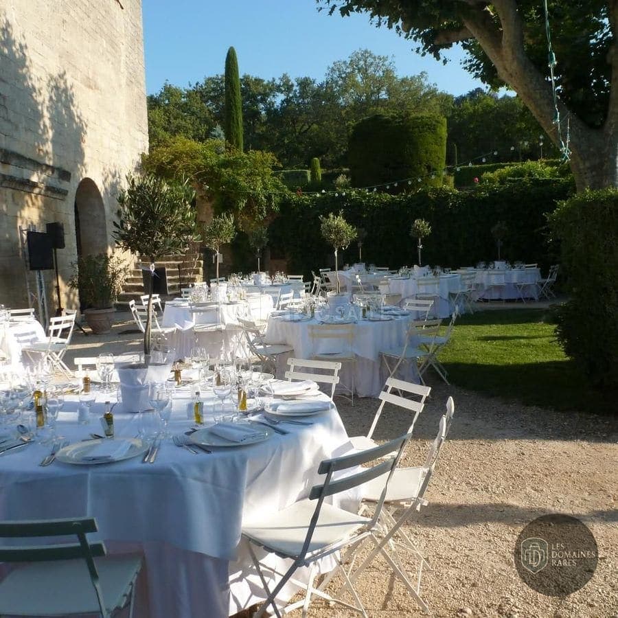Vue extérieure de l'abbaye Abbaye Saint Eusebe à Saignon en Provence-Alpes-Côte d'Azur