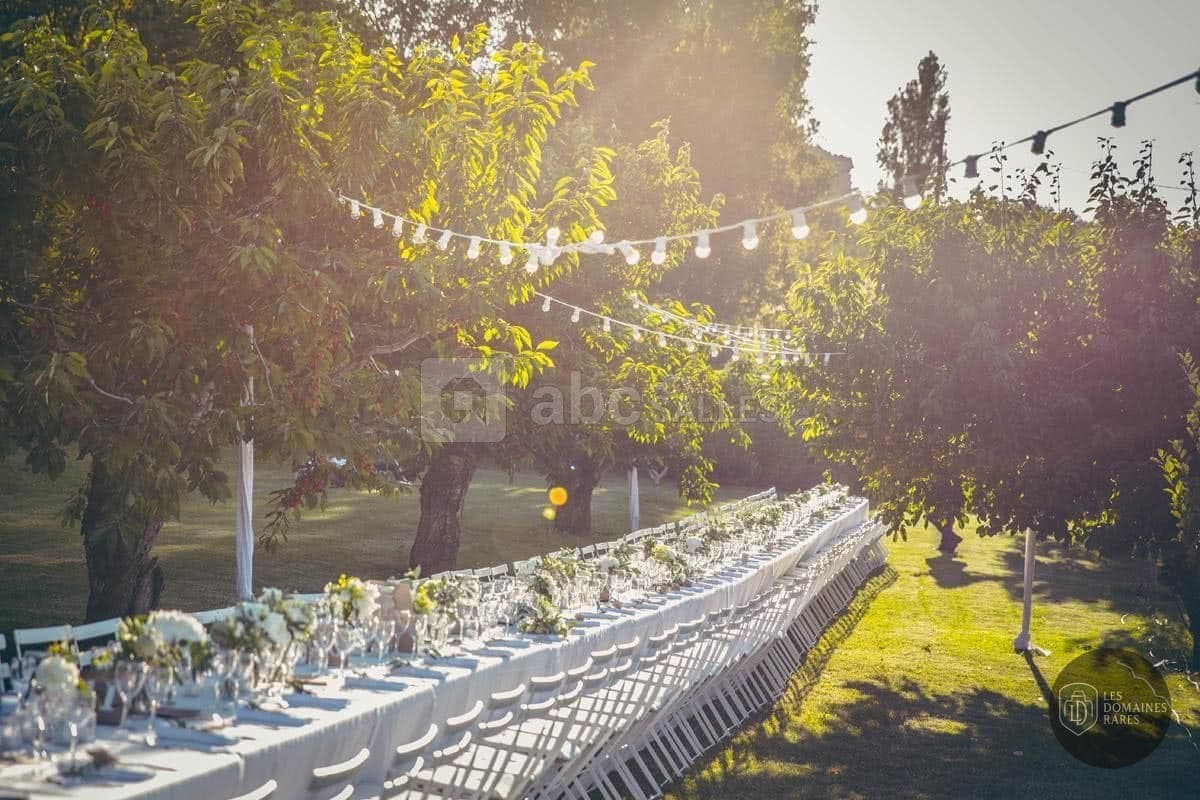 Vue extérieure de l'abbaye Abbaye Saint Eusebe à Saignon en Provence-Alpes-Côte d'Azur