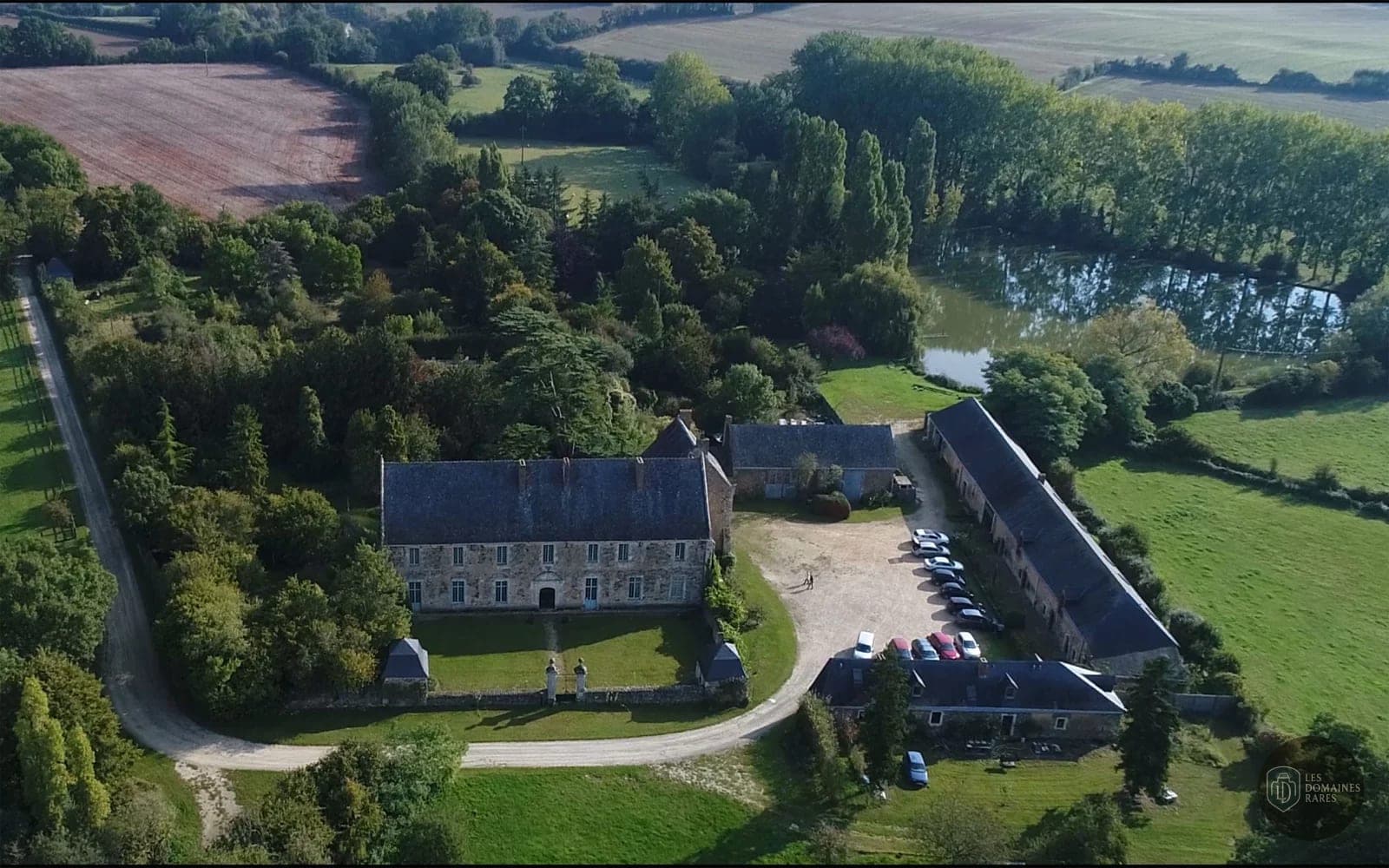 Vue aérienne du domaine et ses environs