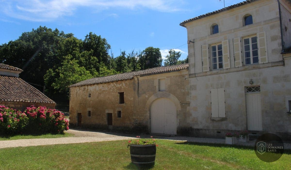 Cour des gîtes de l'Abbaye