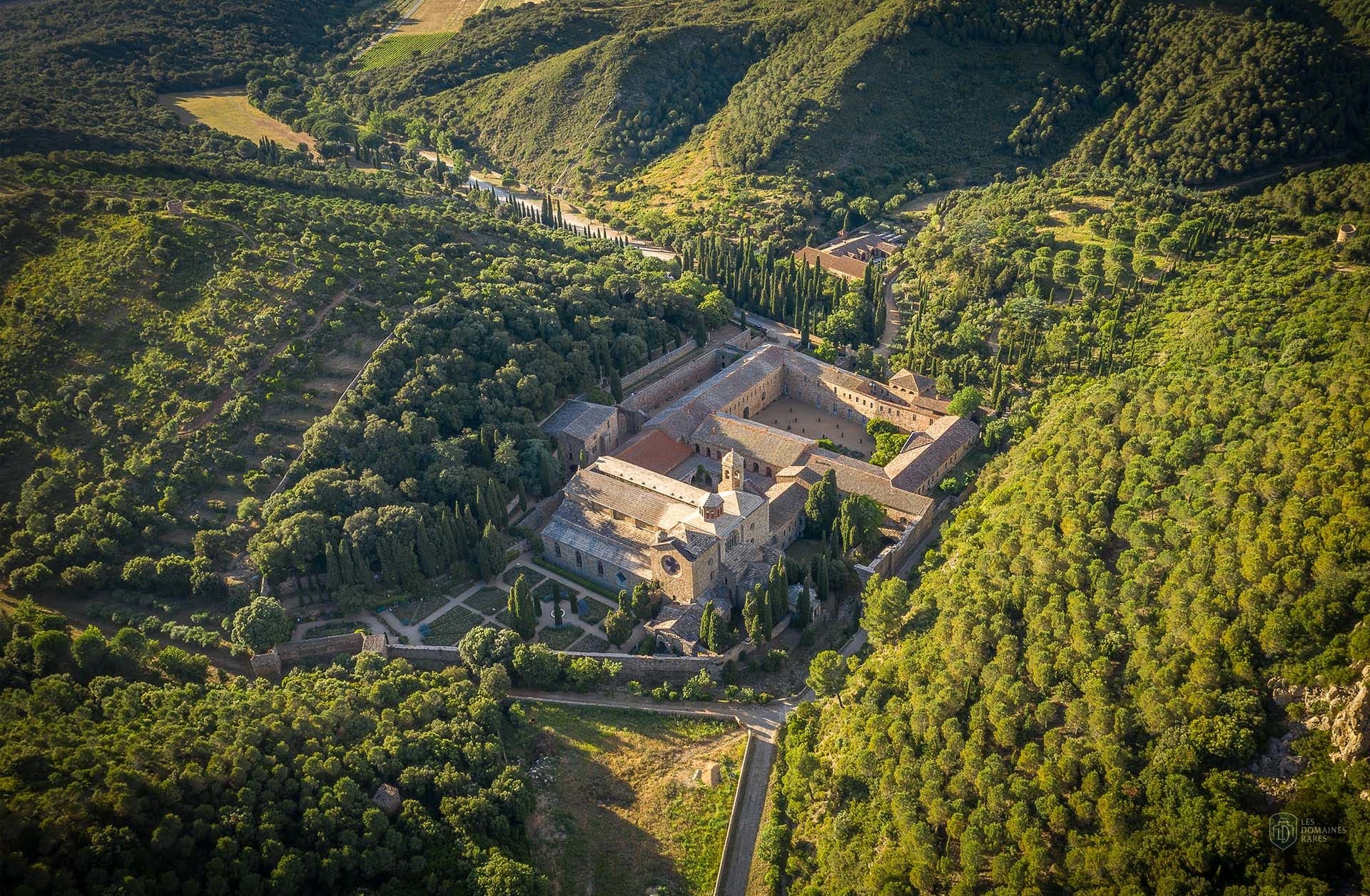 Vue extérieure de l'abbaye Abbaye de Fontfroide à Narbonne en Occitanie