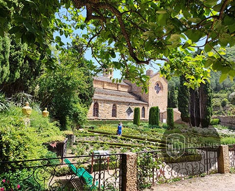 Vue extérieure de l'abbaye Abbaye de Fontfroide à Narbonne en Occitanie
