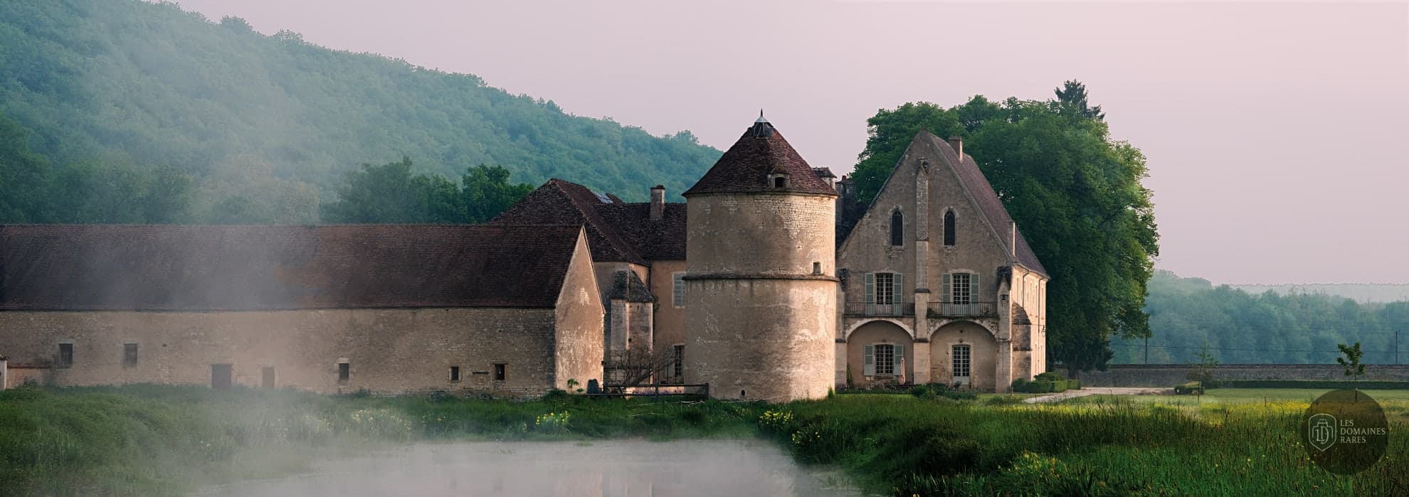 Vue extérieure de l'abbaye Abbaye de Reigny en Bourgogne-Franche-Comté
