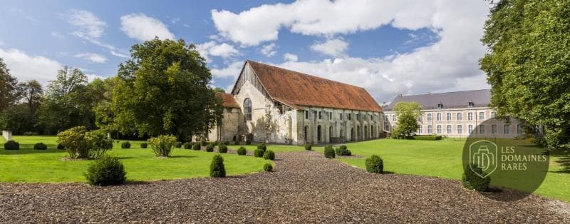 Vue extérieure de l'abbaye Abbaye de Vaucelles à Les en Hauts-de-France
