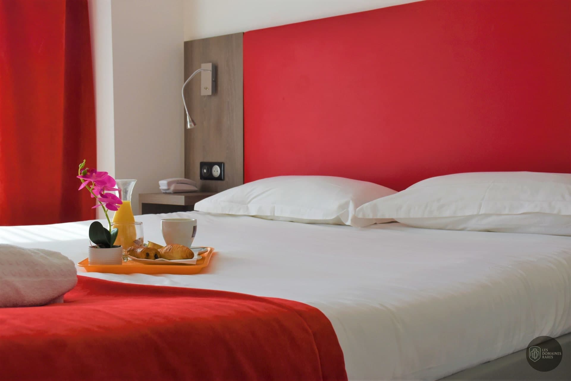 Petit déjeuner au lit, chambre Adonis