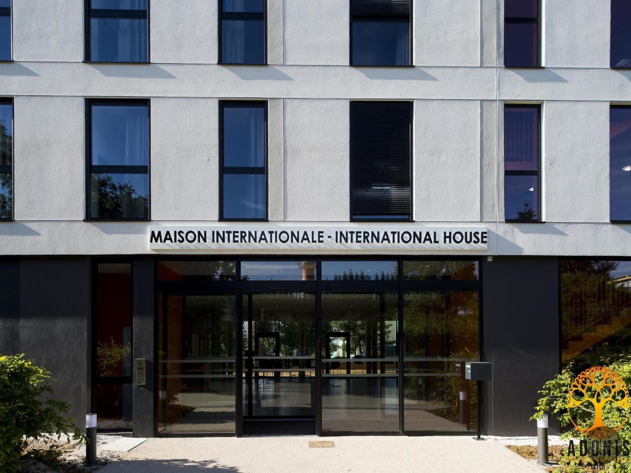 Vue extérieure de l'hôtel Adonis Dijon à Dijon en Bourgogne-Franche-Comté