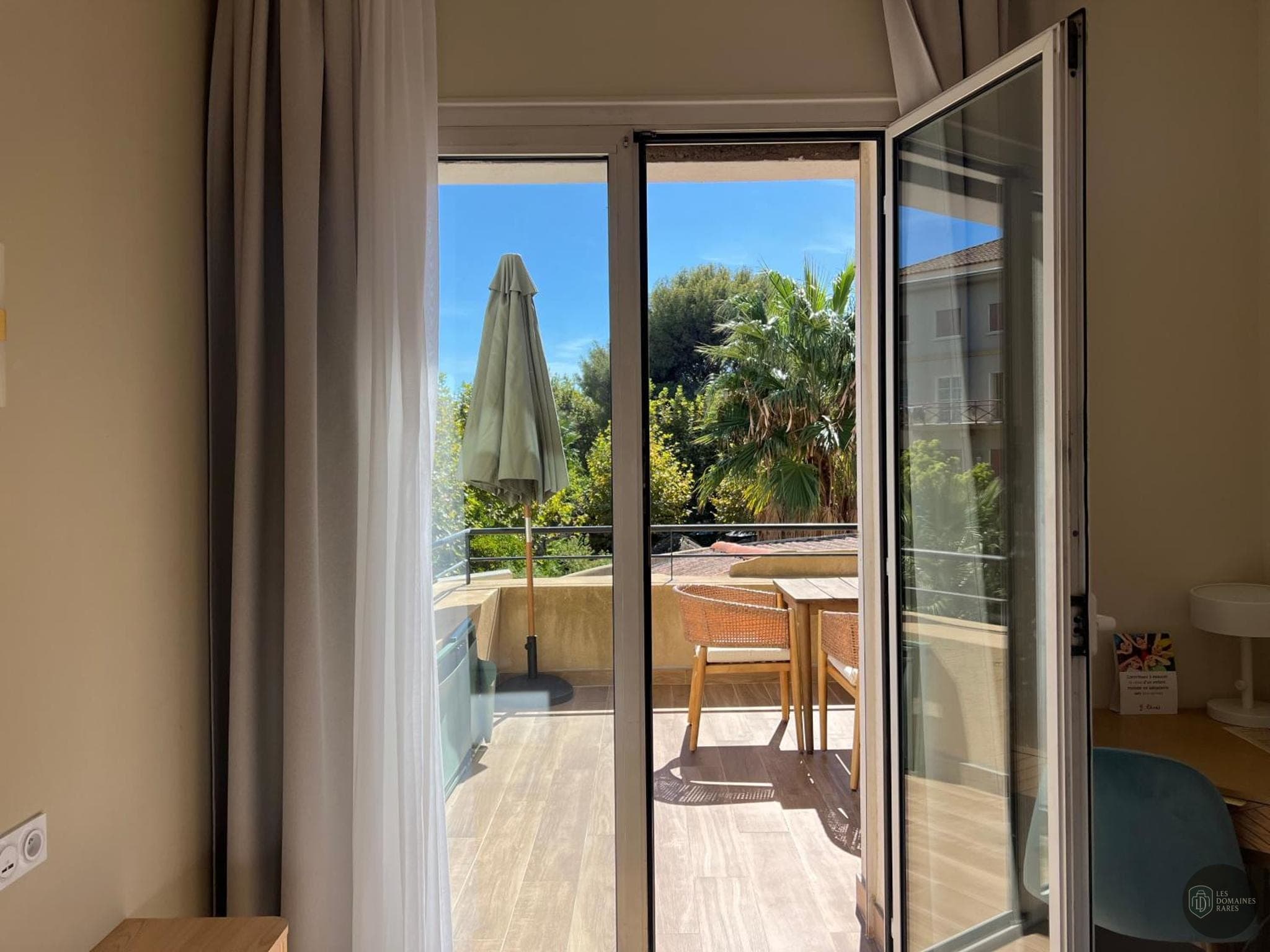 Vue extérieure de l'hôtel Adonis Sanary en Provence-Alpes-Côte d'Azur