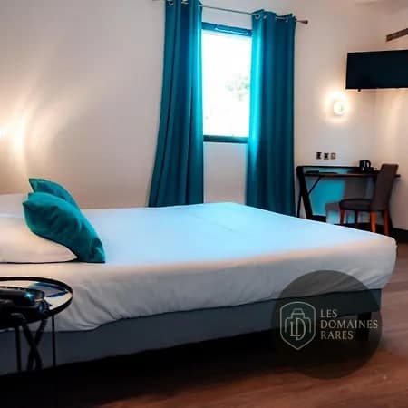 Chambre double avec bureau et TV