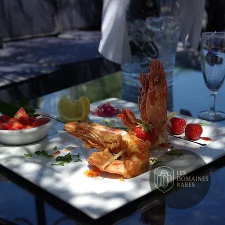Plat de crevettes et fraises