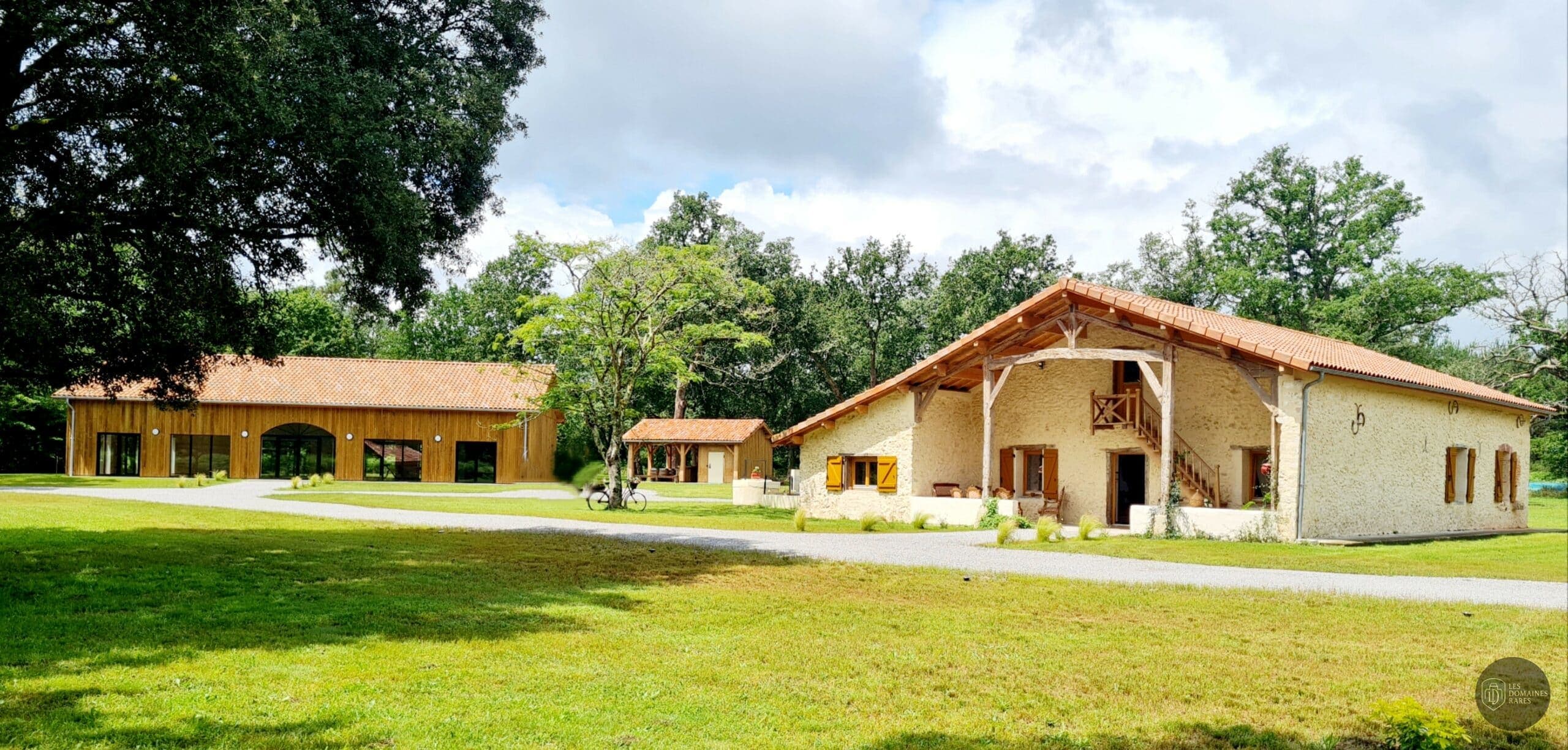 Vue extérieure du domaine Airial de Lachayre en Nouvelle-Aquitaine