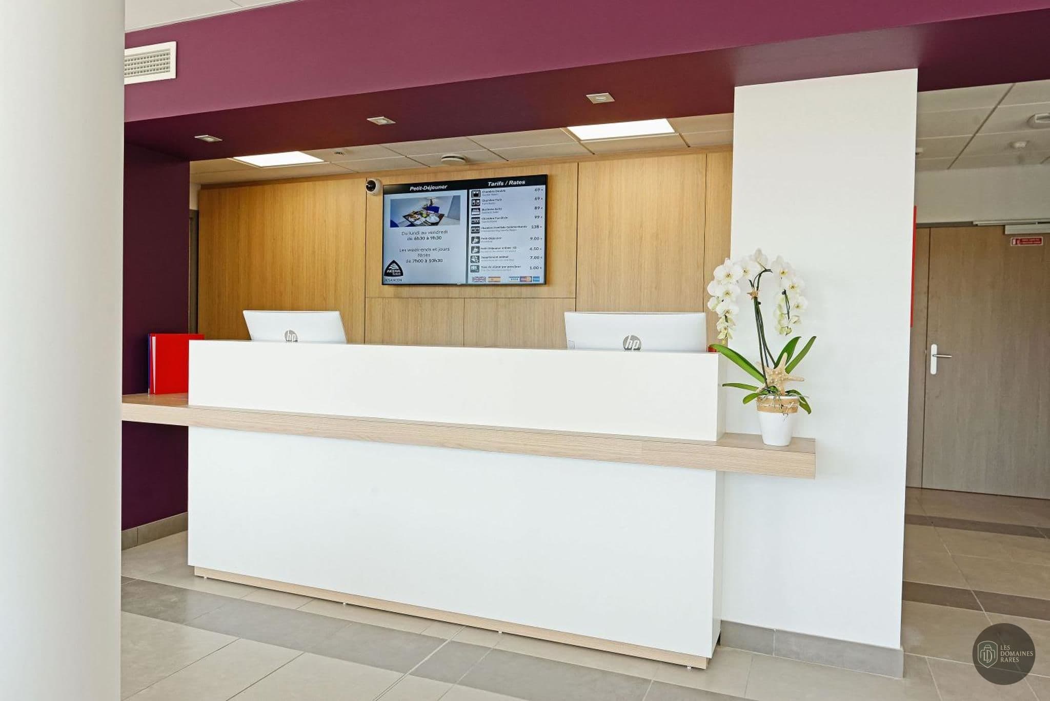 Espace intérieur de l'hôtel Akena Besançon en Bourgogne-Franche-Comté