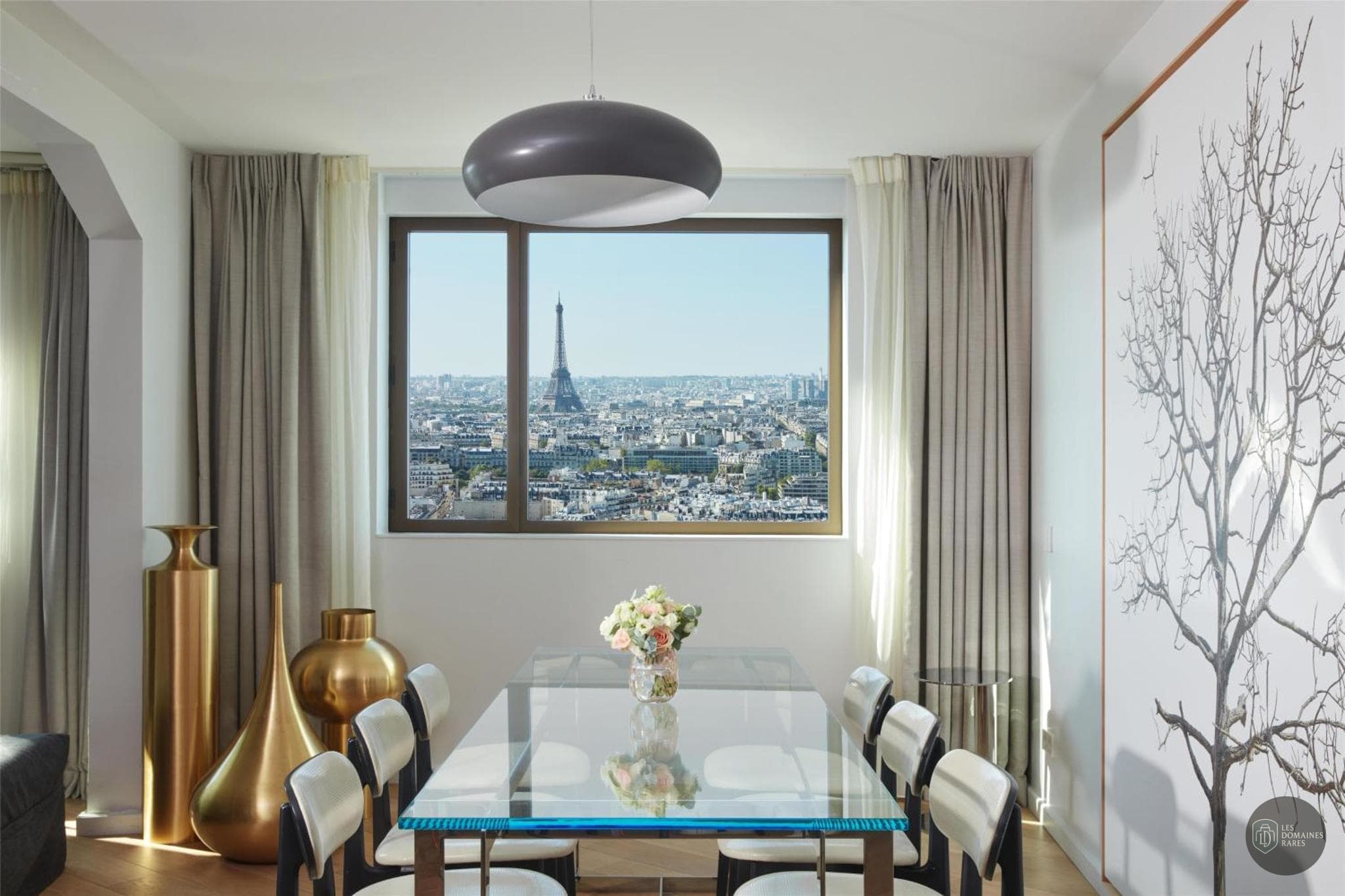 Vue extérieure de l'auberge Alac Etoile à Paris en Île-de-France