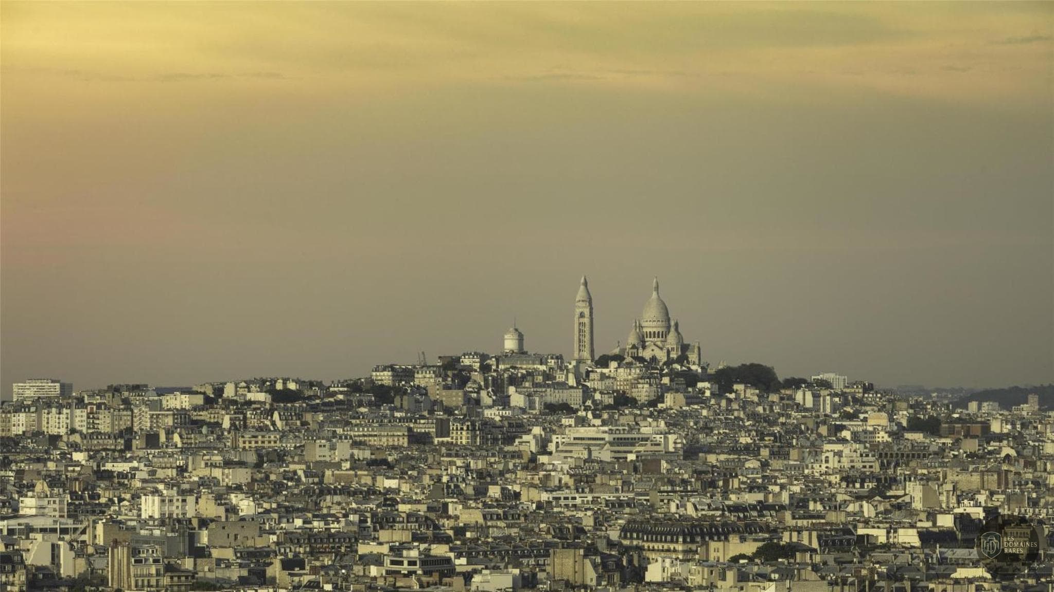 Vue extérieure de l'auberge Alac Etoile à Paris en Île-de-France