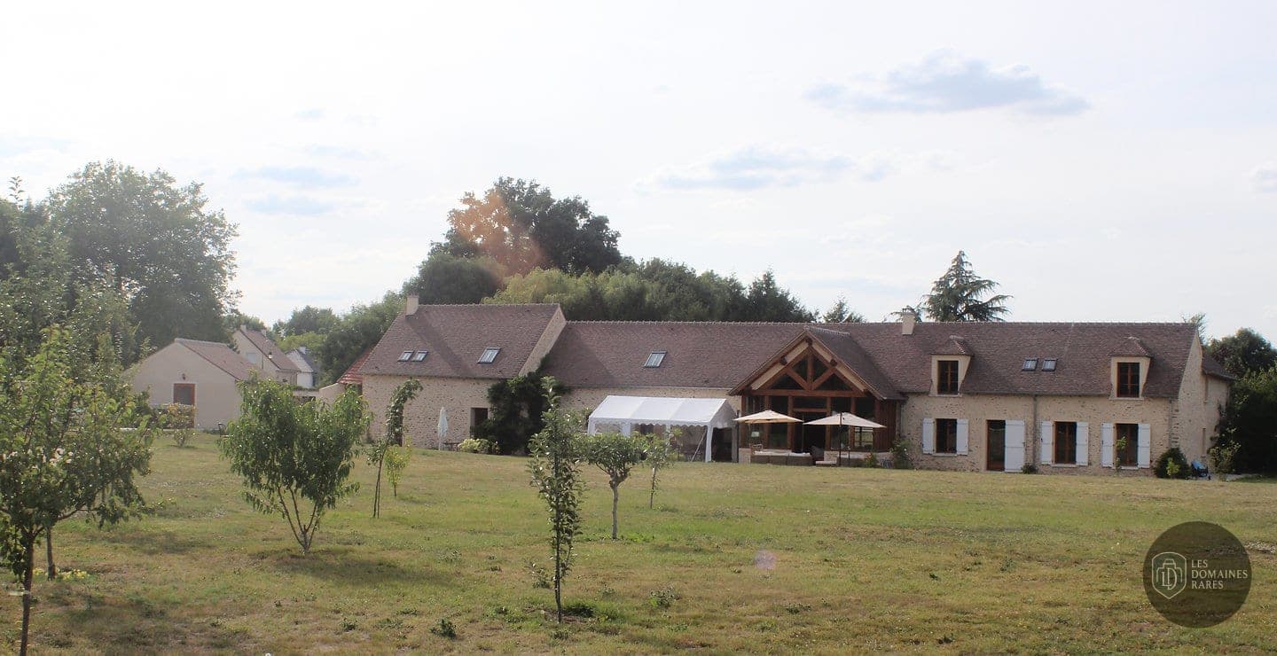 Vue extérieure du lieu Alceclarra à Montfort en Île-de-France