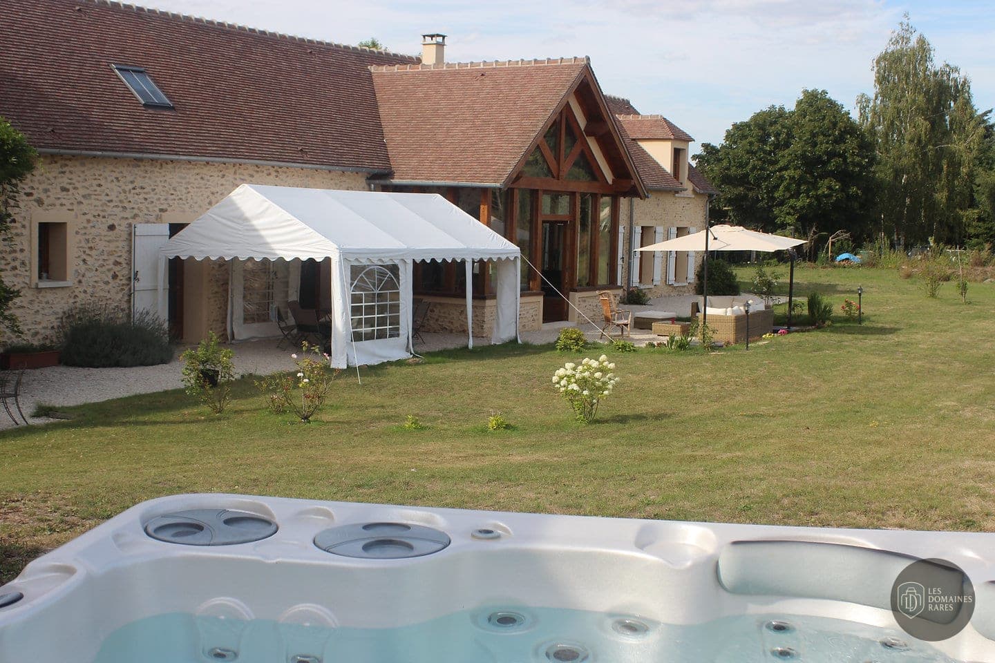 Vue extérieure du lieu Alceclarra à Montfort en Île-de-France