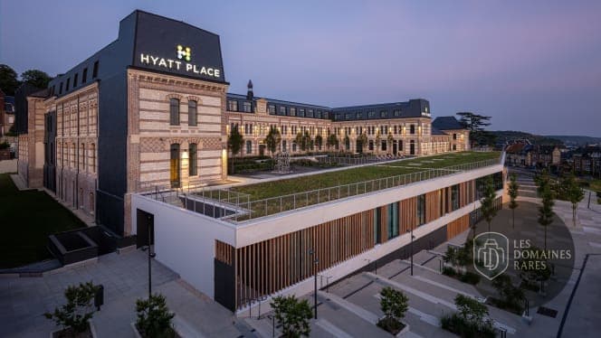 Vue extérieure d'un grand bâtiment