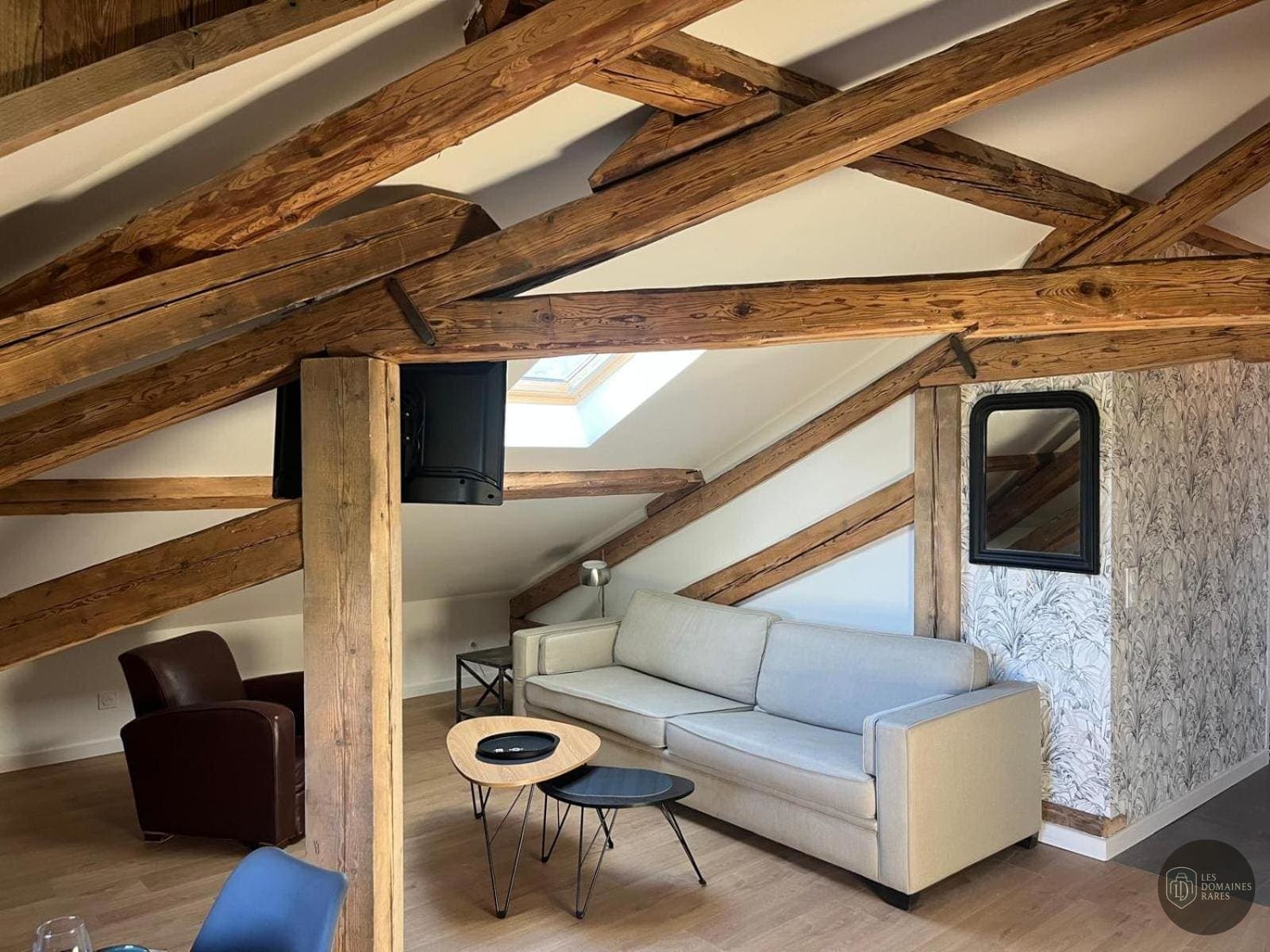 Espace intérieur de l'hôtel Ambiance Patio à Limas en Auvergne-Rhône-Alpes