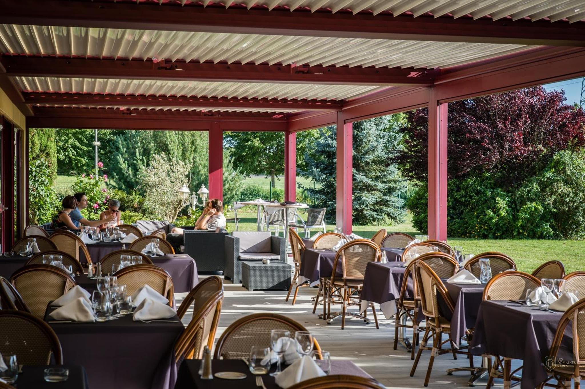 Vue extérieure de l'hôtel Ambotel en Auvergne-Rhône-Alpes