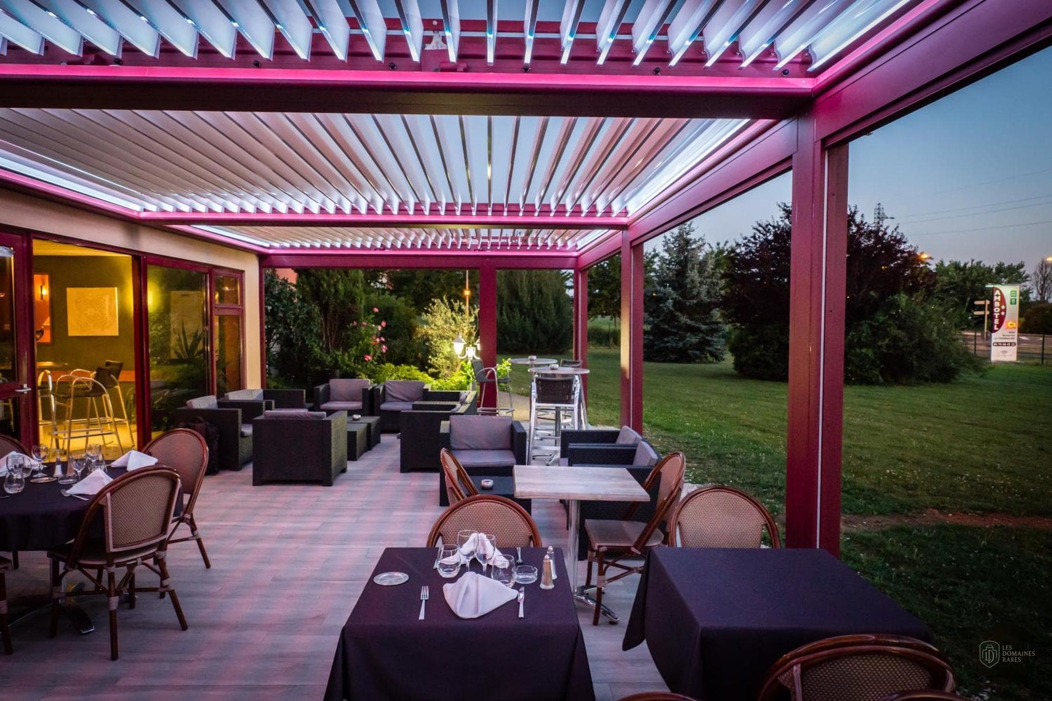 Vue extérieure de l'hôtel Ambotel en Auvergne-Rhône-Alpes