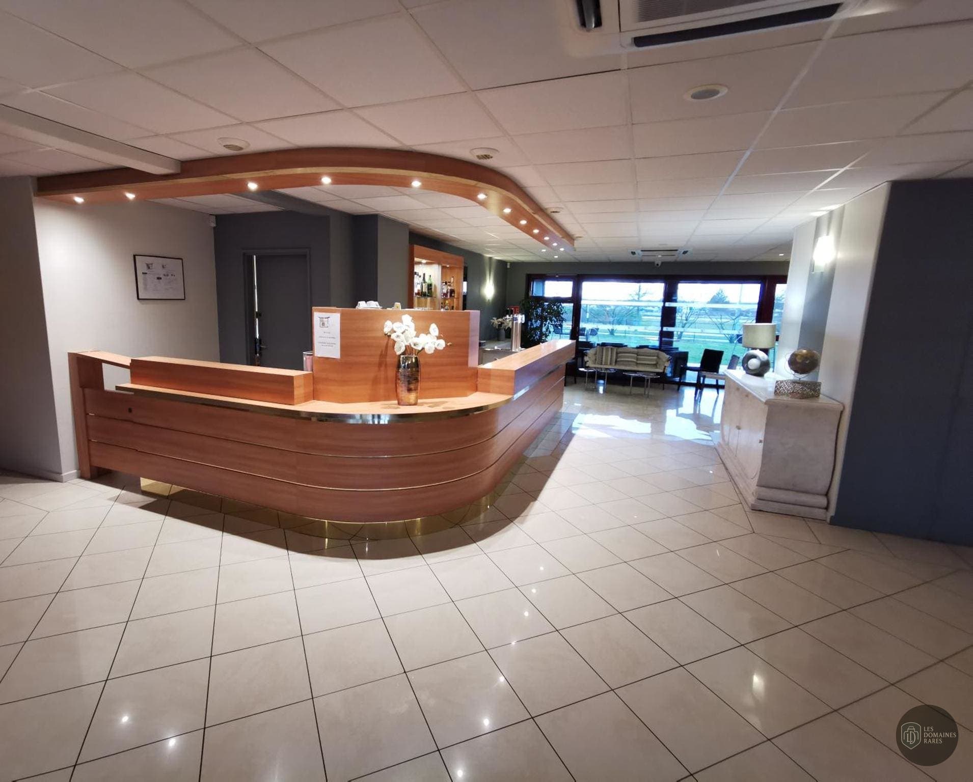 Espace intérieur de l'hôtel Ambotel en Auvergne-Rhône-Alpes