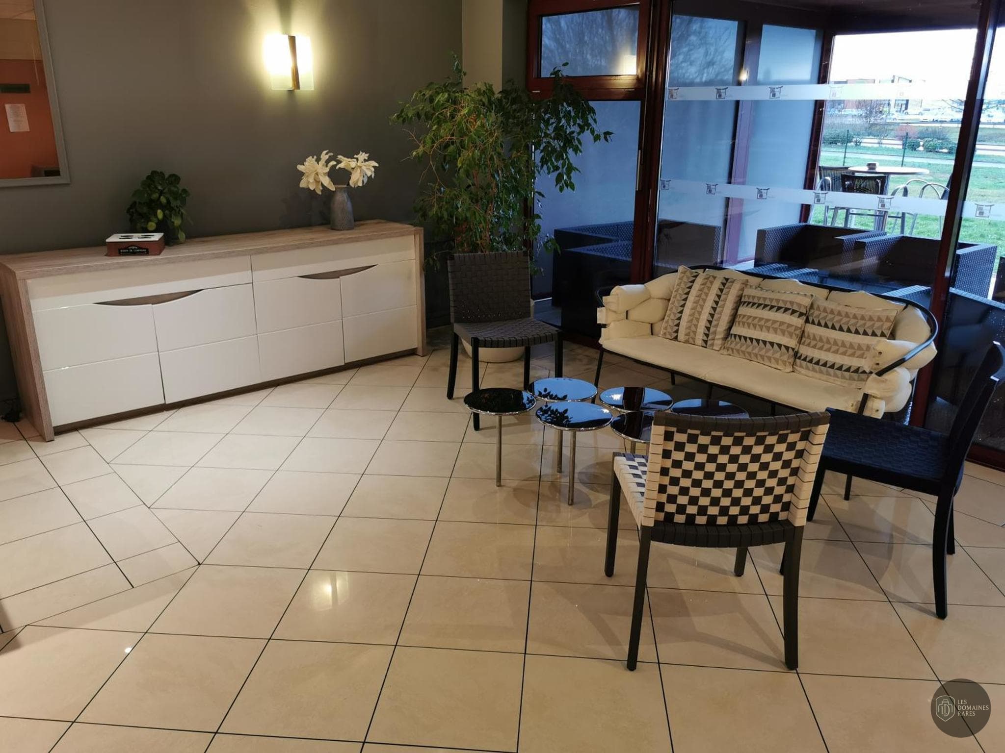 Espace intérieur de l'hôtel Ambotel en Auvergne-Rhône-Alpes