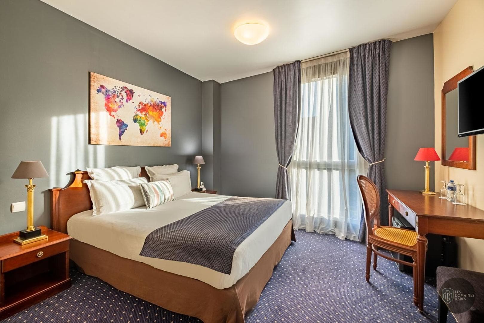 Chambre de l'hôtel Amiral Hotel à Paris en Île-de-France - séminaire paris france coordonnées gps latitude : 48.825302