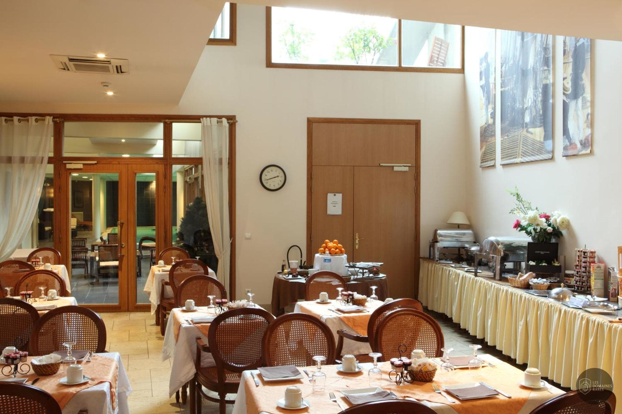 Restaurant de l'hôtel Amiral Hotel à Paris en Île-de-France - séminaire paris france coordonnées gps latitude : 48.825302