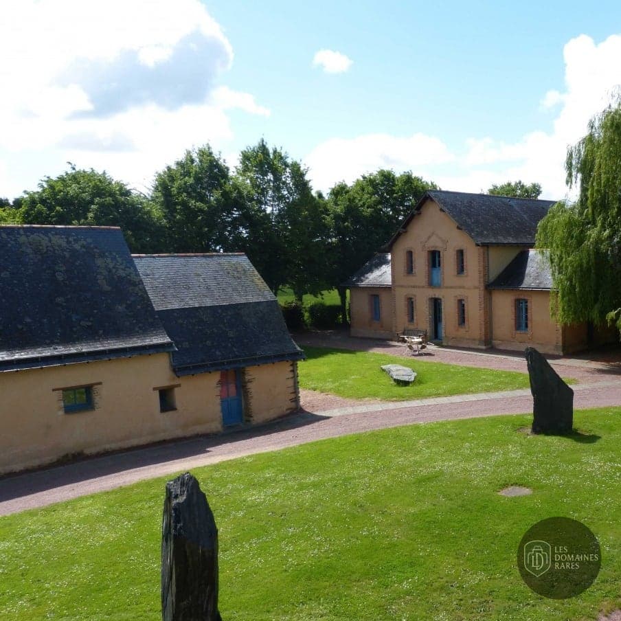 Vue extérieure de l'hôtel Anjou Golf à Champigné en Pays de la Loire