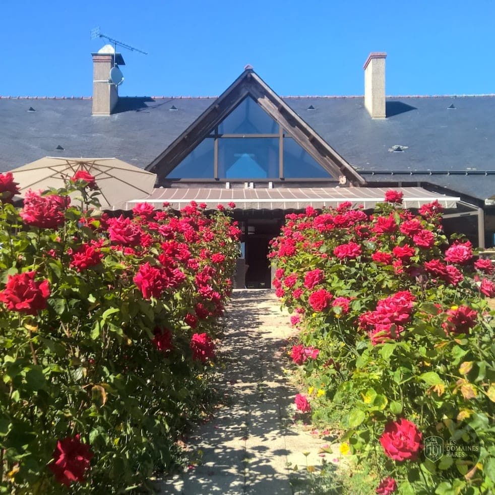 Vue extérieure de l'hôtel Anjou Golf à Champigné en Pays de la Loire