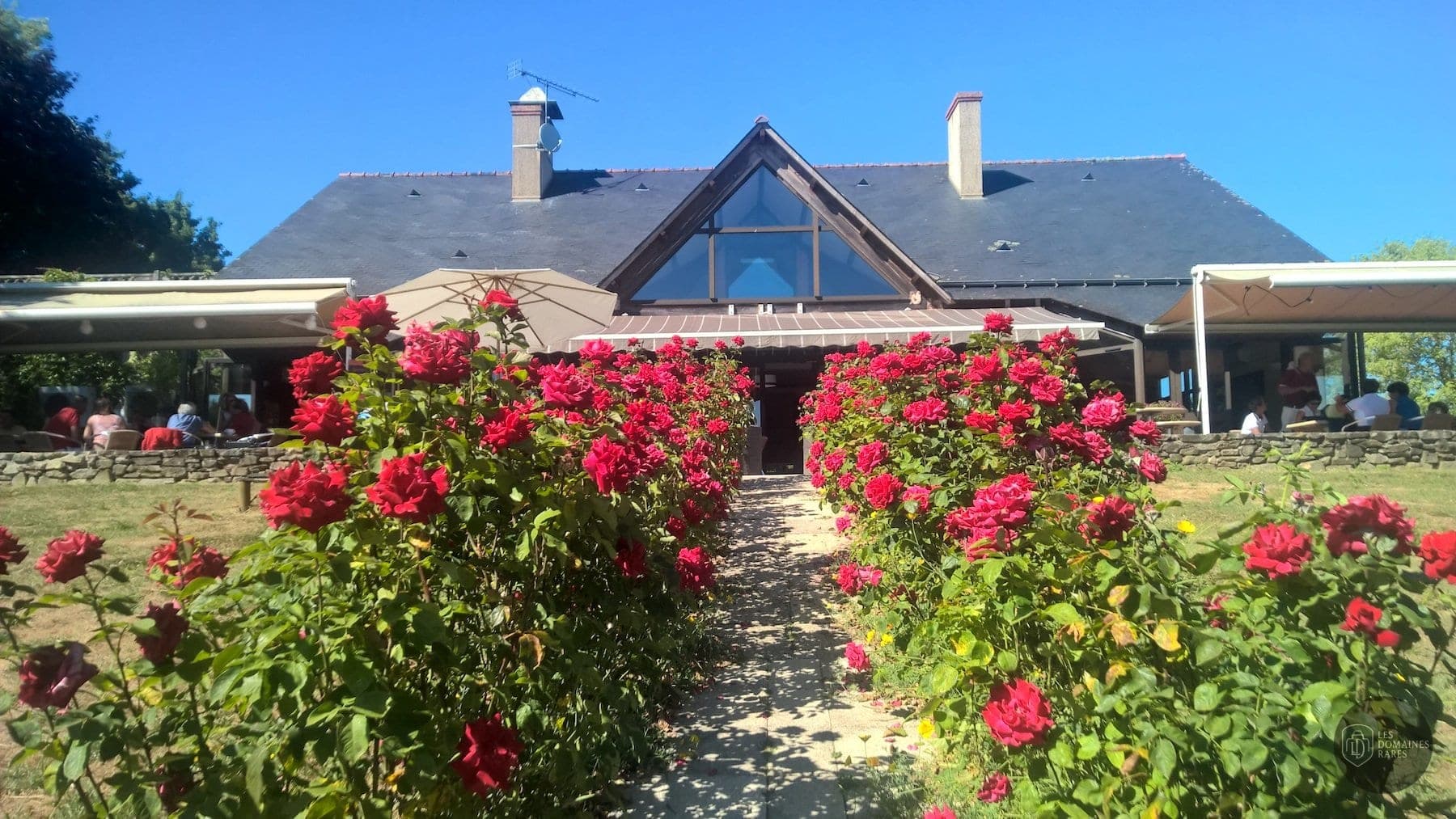 Vue extérieure de l'hôtel Anjou Golf à Champigné en Pays de la Loire