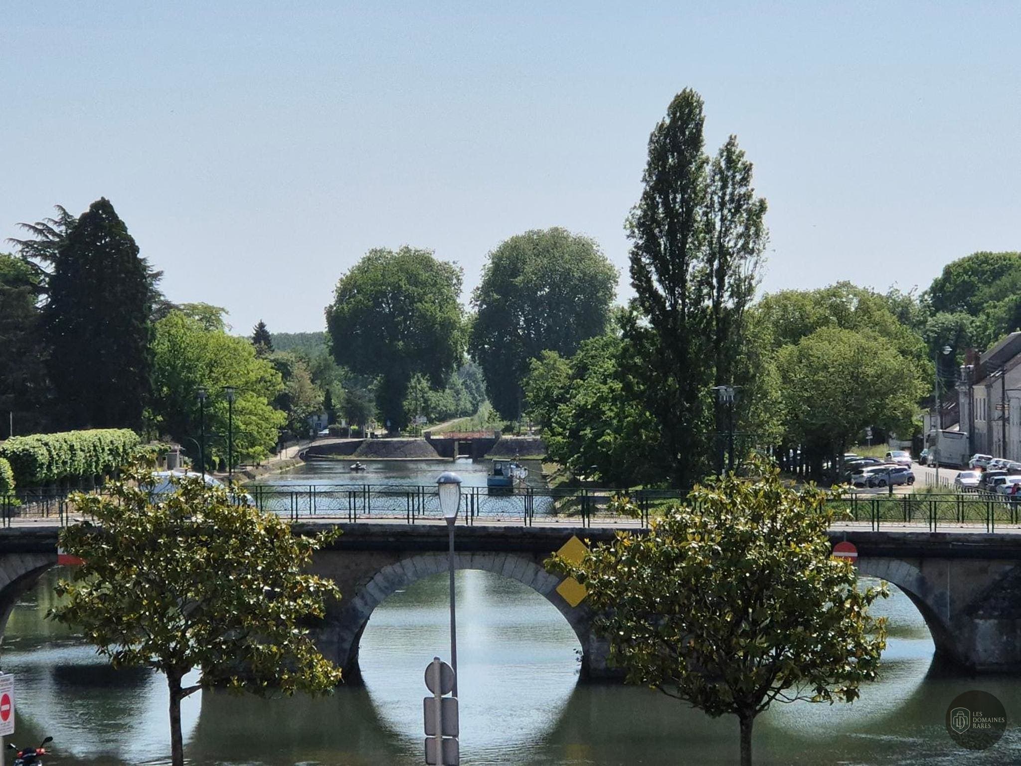Vue extérieure de l'hôtel Arche Hotel à Vierzon en Centre-Val de Loire