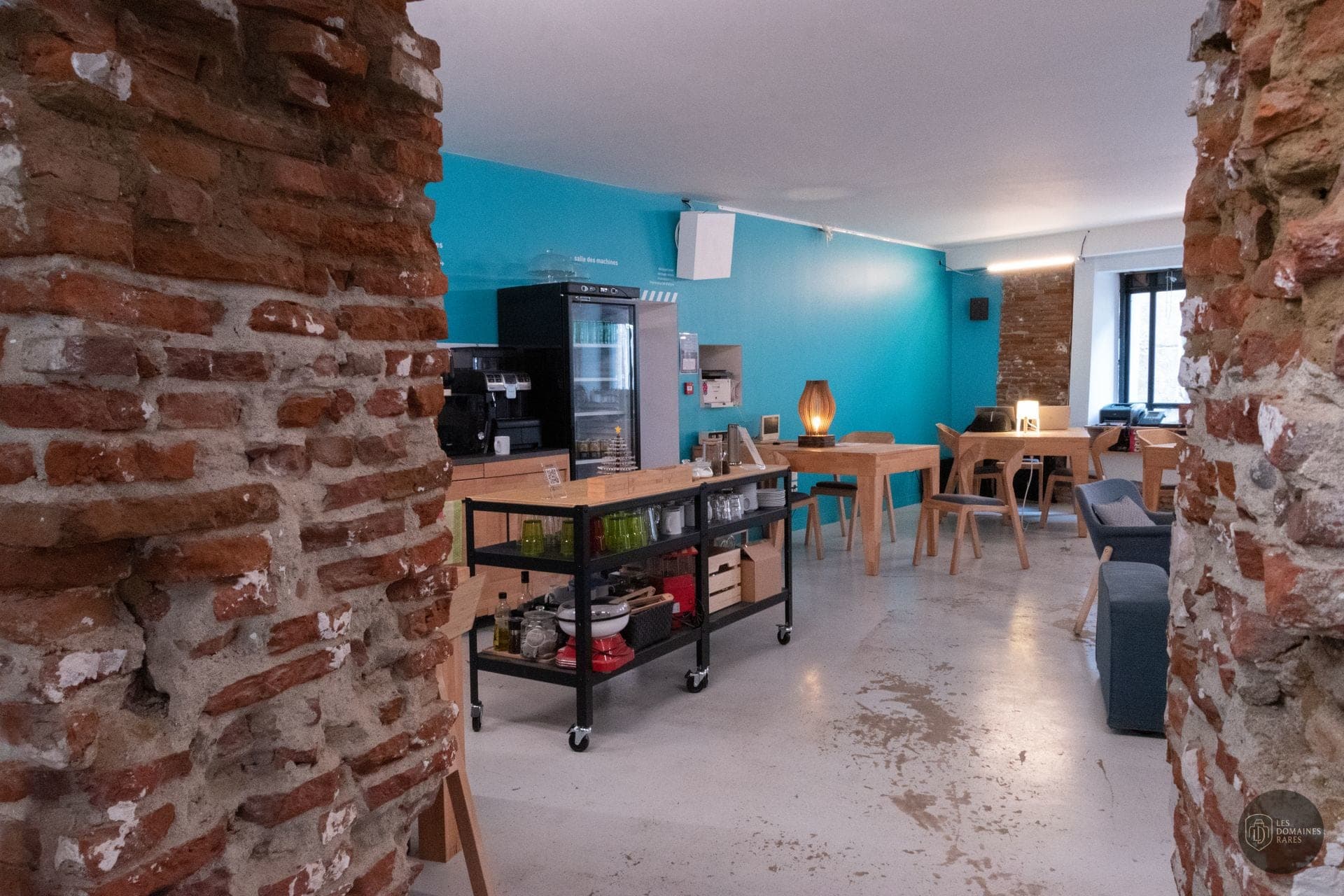 Espace intérieur de l'auberge Artilect en Occitanie