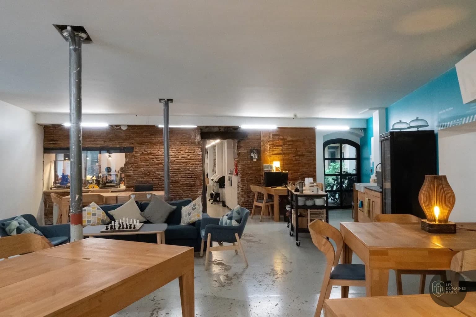 Espace intérieur de l'auberge Artilect en Occitanie