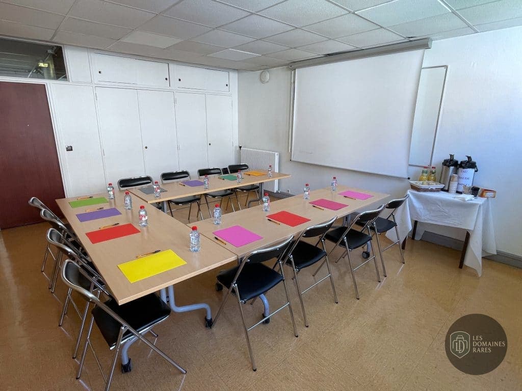 Salle de réunion 10 de l'hôtel Asiem à Paris en Île-de-France