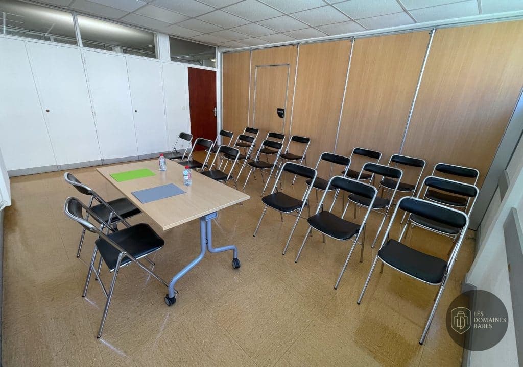 Salle de réunion 8 de l'hôtel Asiem à Paris en Île-de-France