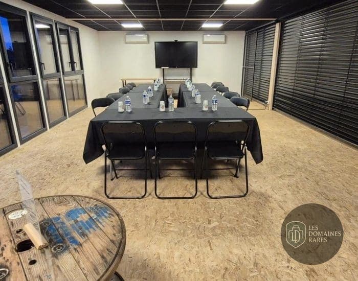 Salle de réunion 8 de l'espace de coworking Atelier Tierdam en Pays de la Loire