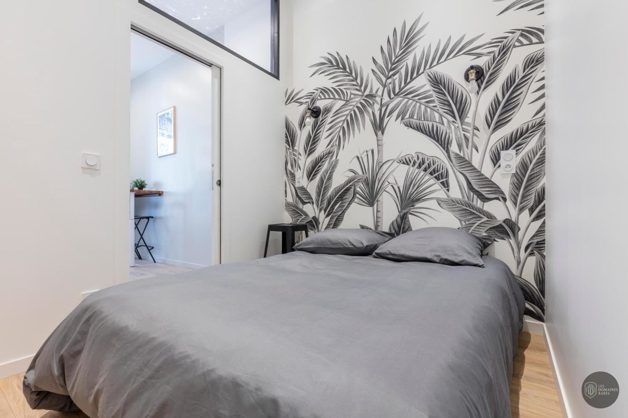 Chambre du lieu Athènes Services à Paris en Île-de-France - séminaire paris france coordonnées gps latitude : 48.87837