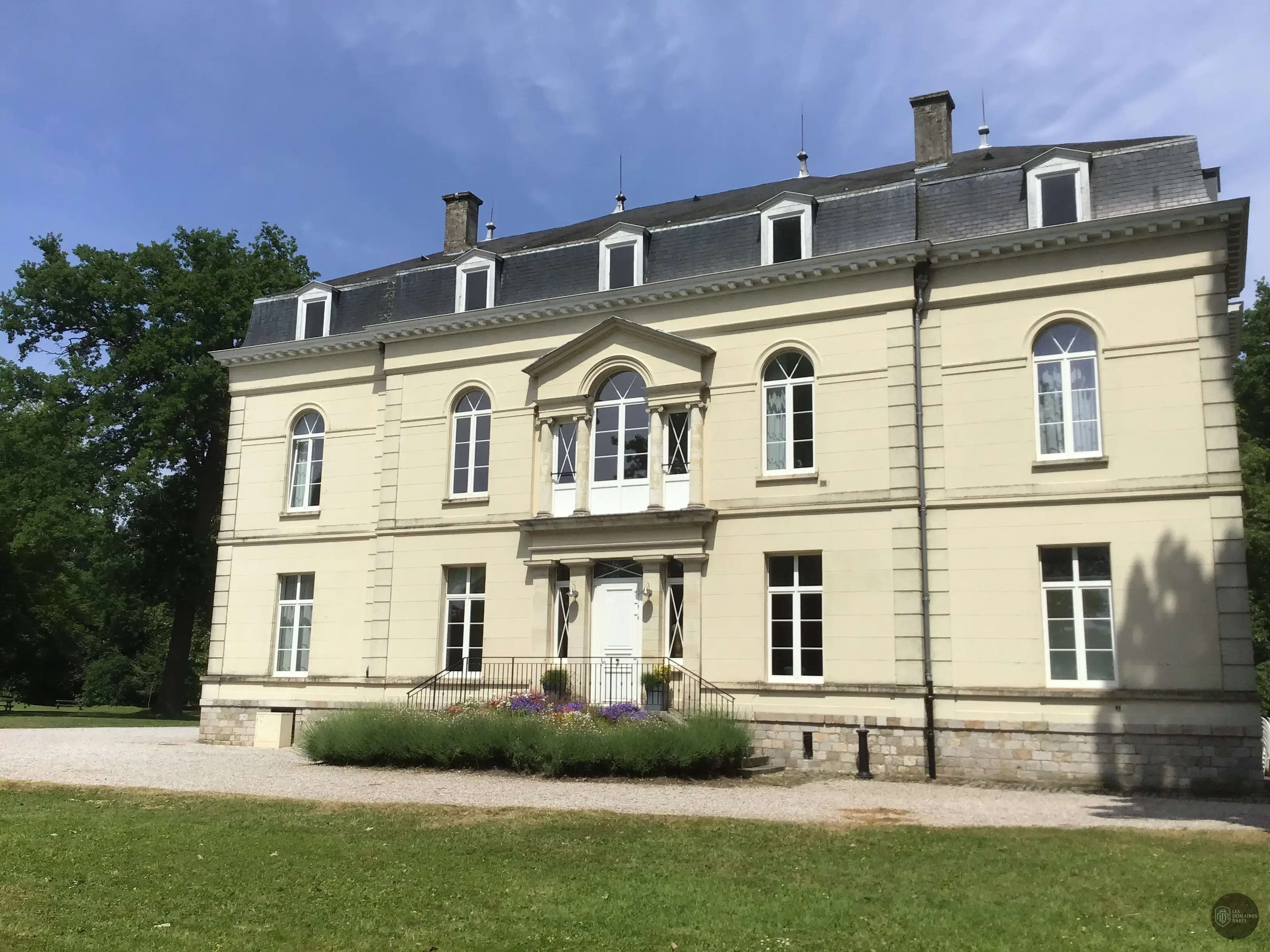 Vue extérieure du lieu Au 751 à Mérignies en Hauts-de-France
