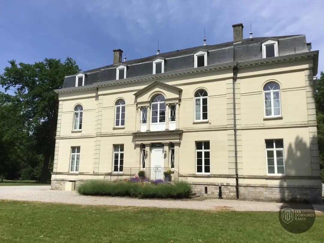 Vue extérieure du lieu Au 751 à Mérignies en Hauts-de-France