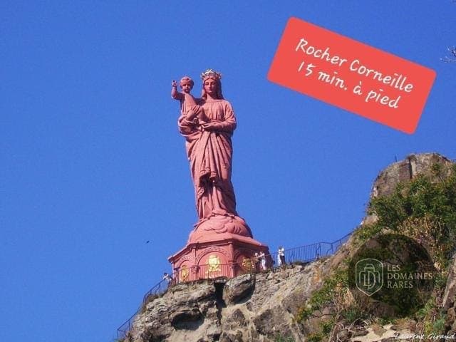 Vue extérieure du lieu Au Lion d'Or à La en Grand Est