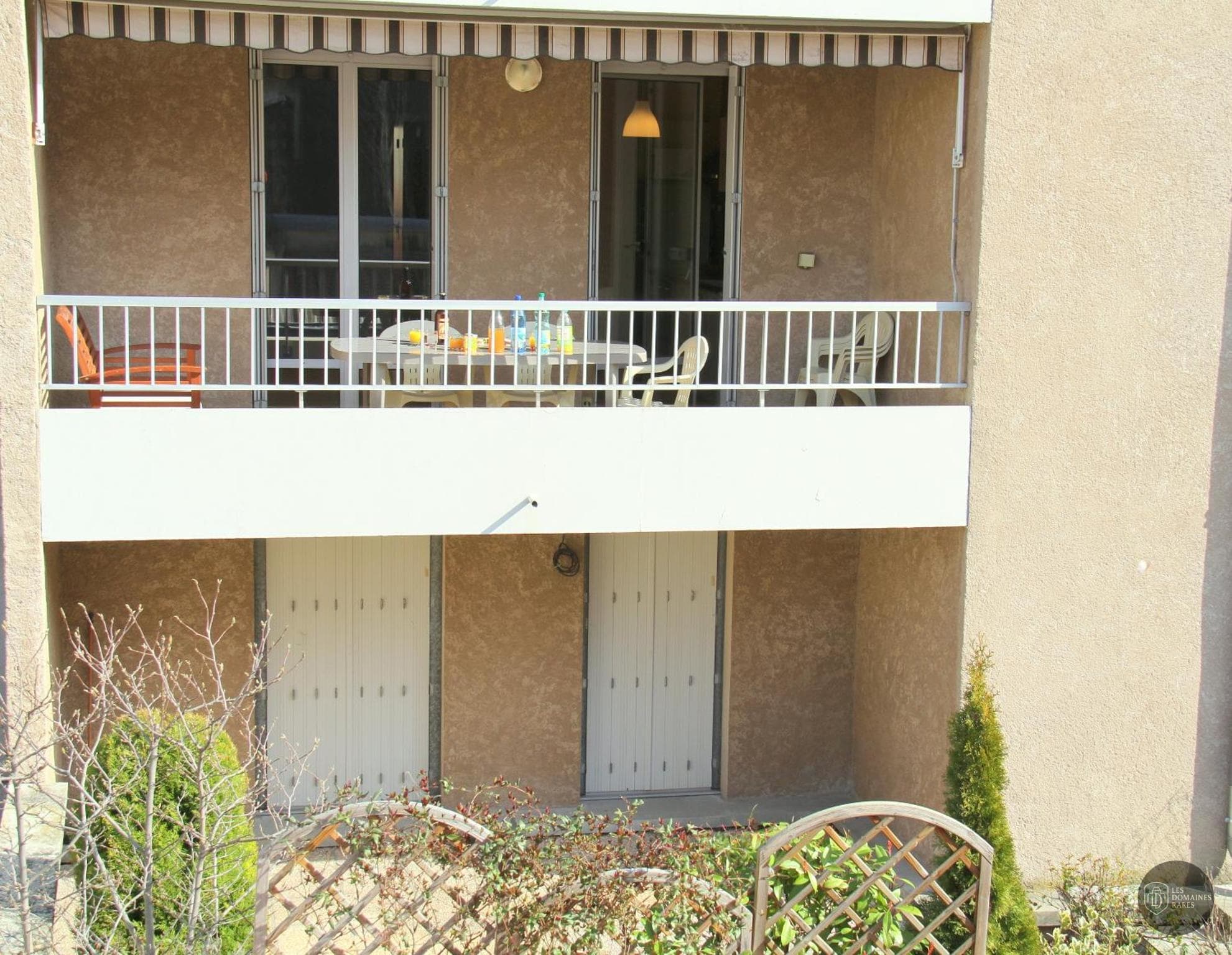 Vue extérieure du lieu Au Lion d'Or à La en Grand Est