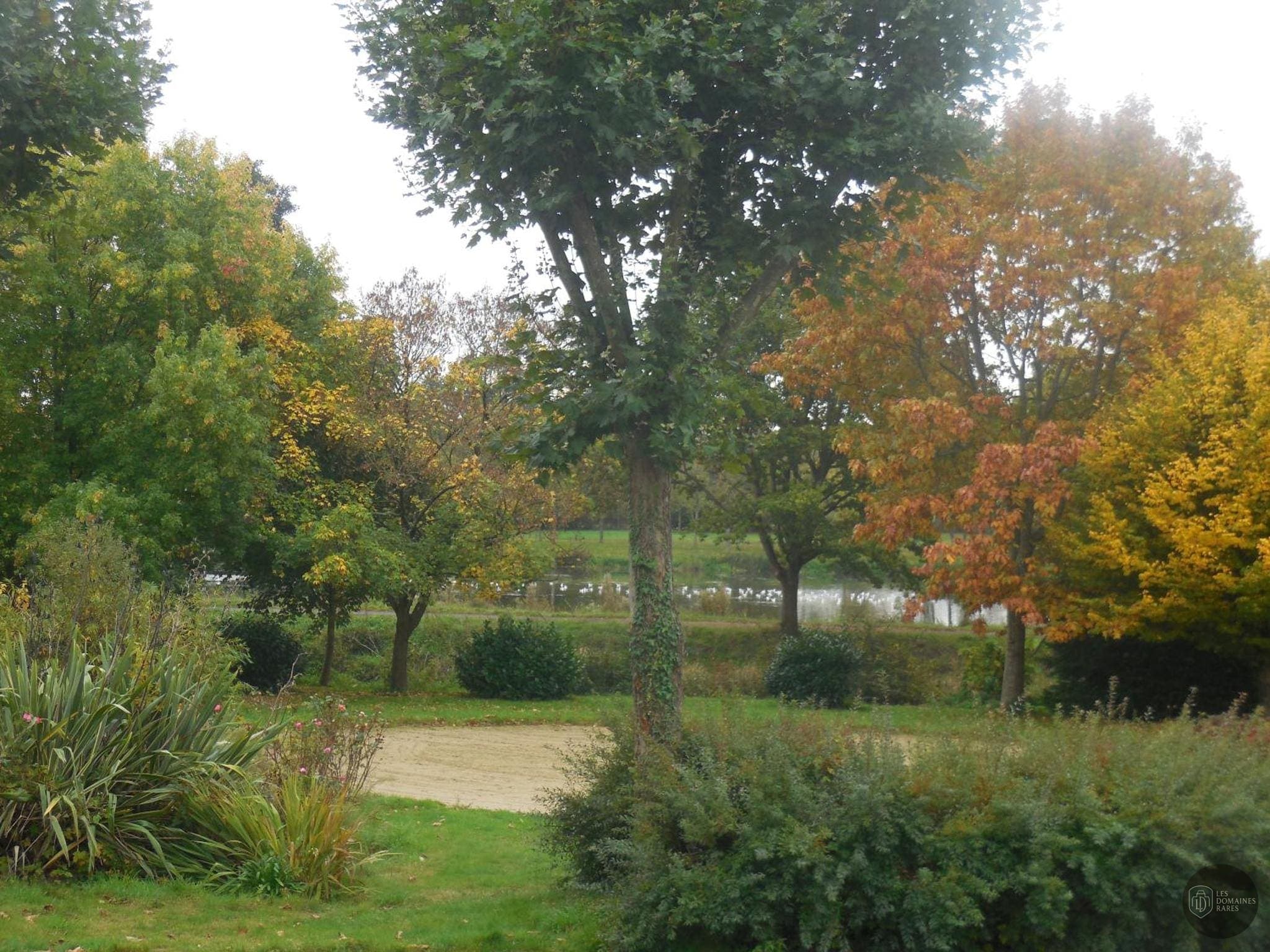 Vue extérieure du relais Au Relais de l'Oust à Lanouée en Bretagne