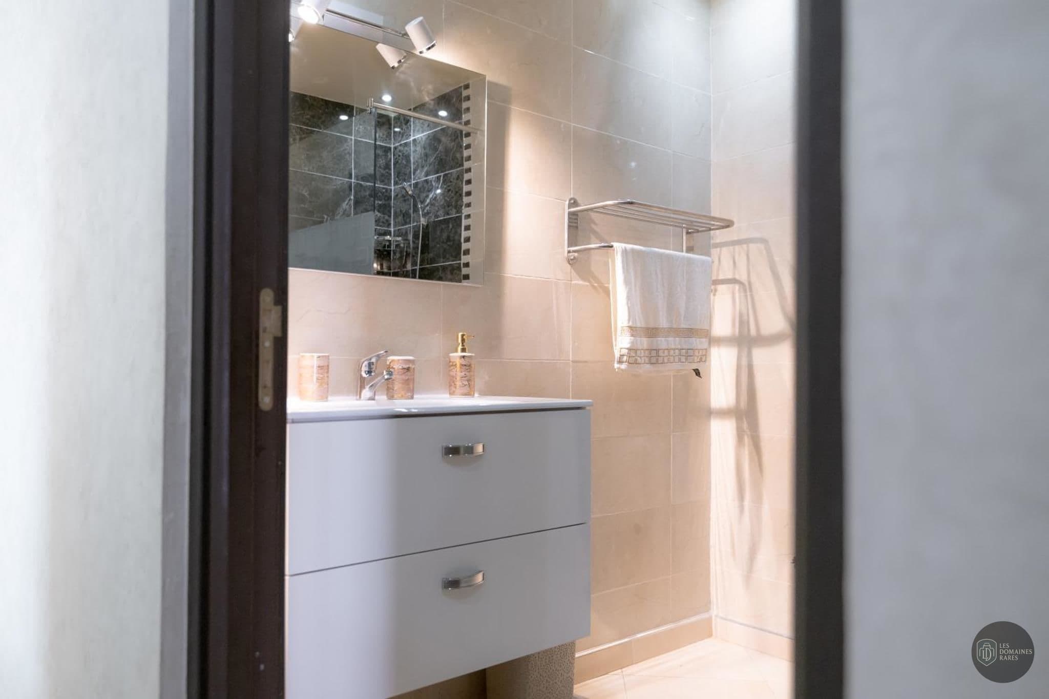 Salle de bain du lieu Au Soleil du Maroc à Orsay en Île-de-France