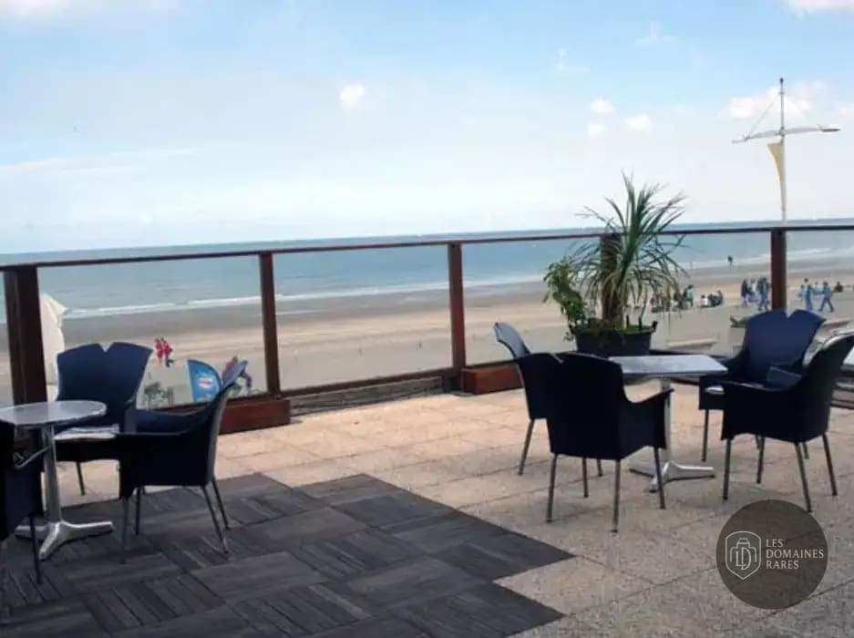 Terrasse avec vue sur la plage