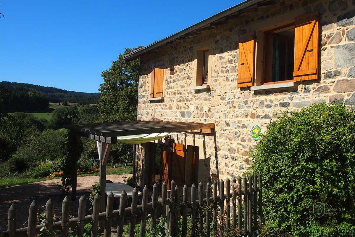 Vue extérieure du domaine Au songe de l’eau en Auvergne-Rhône-Alpes